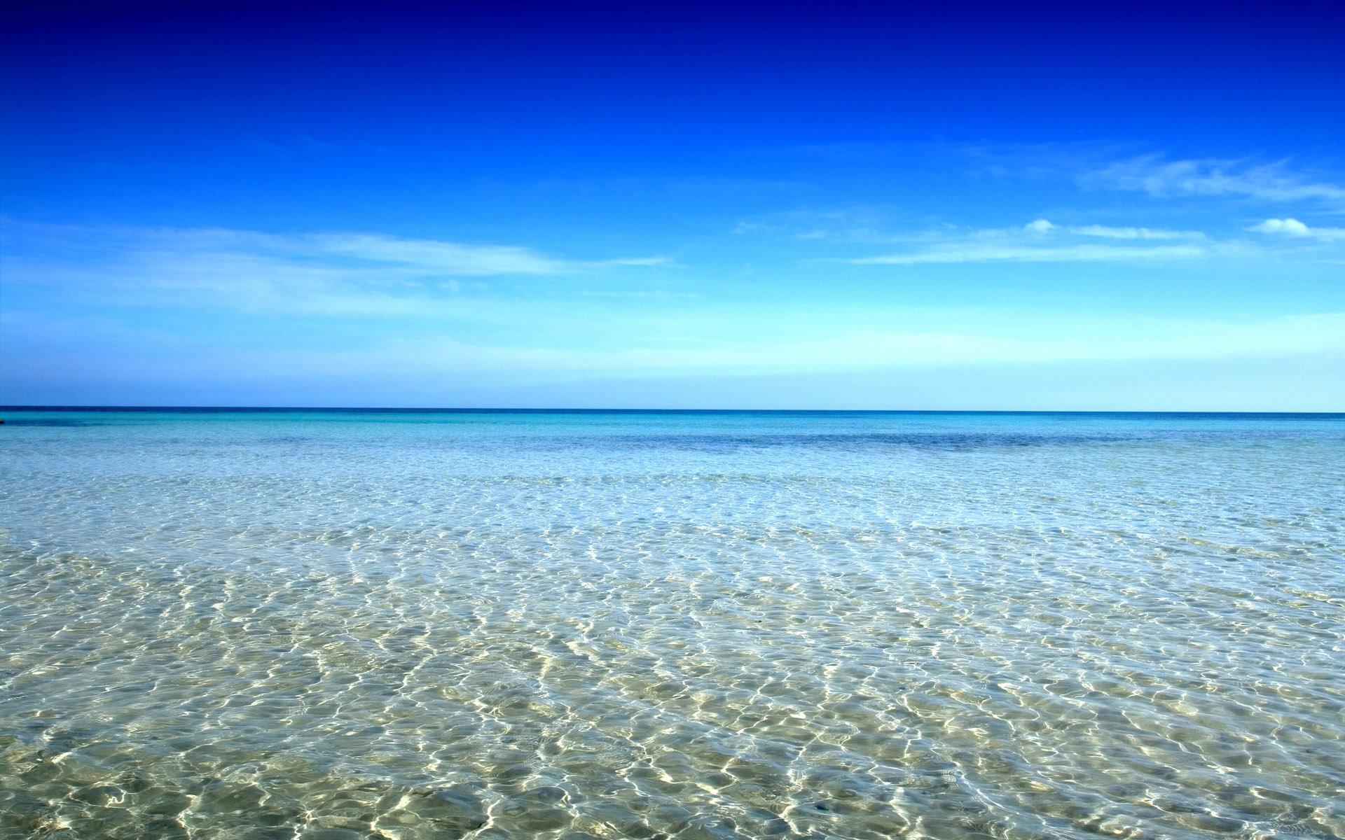 浅蓝色大海图片