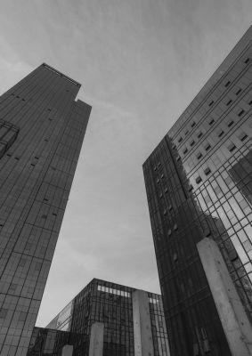 灰色简约建筑PPT模板背景图片