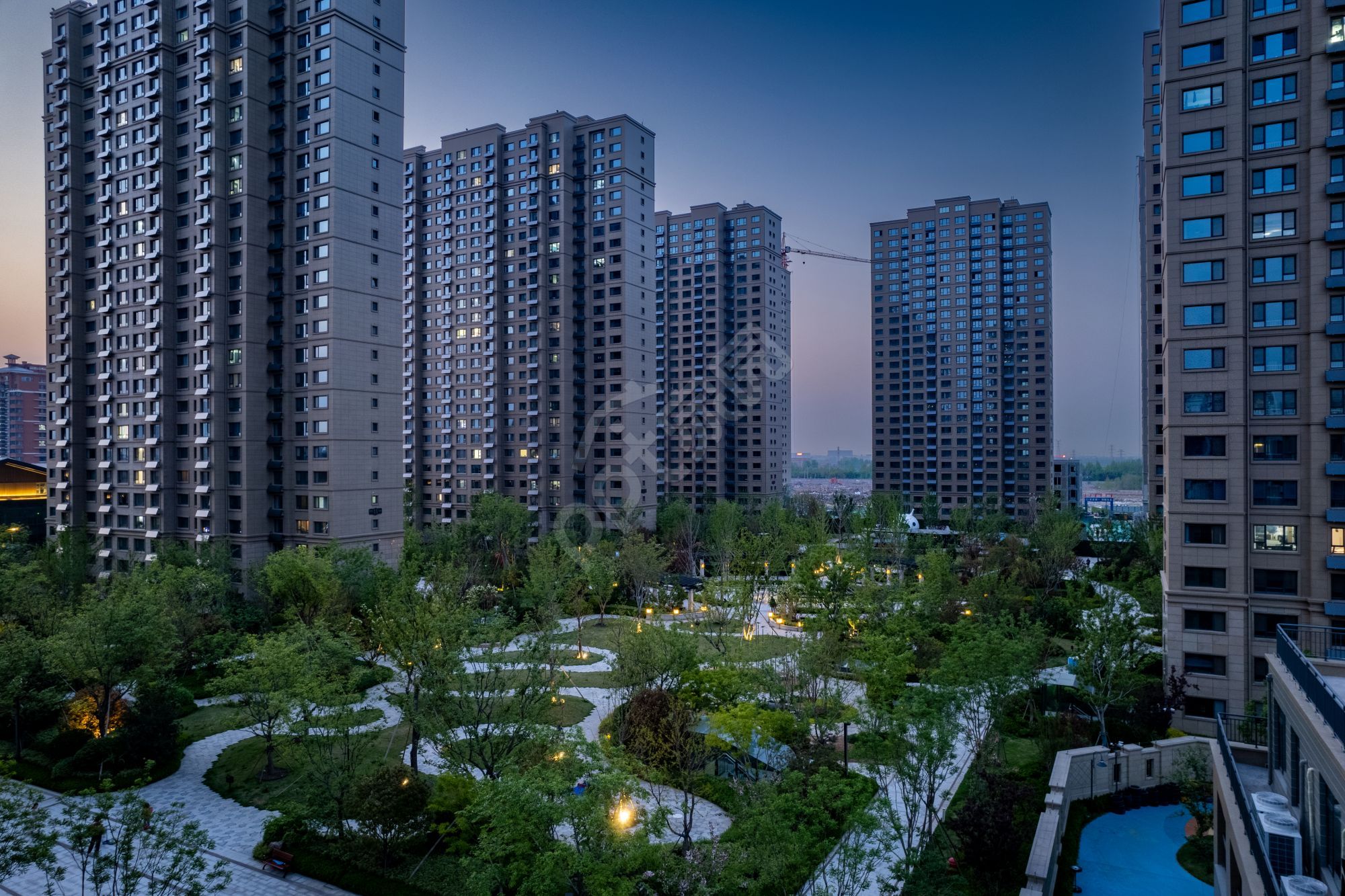 现代城市建筑夜景高清背景图片